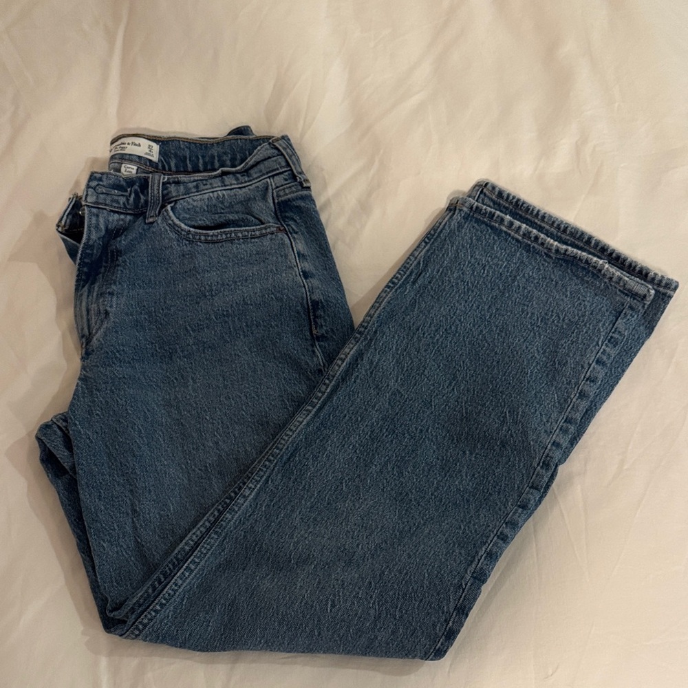Abercrombie & Fitch Baggy Low Rise Cure Love Jeans